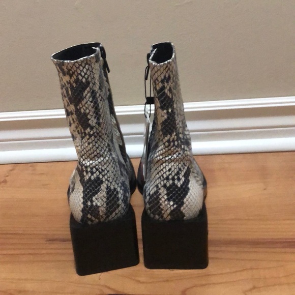 Zara snakeskin heeled square toe ankle boots - Picture 6 of 8